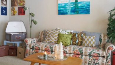 Tips for combining art deco and retro decor in a villa