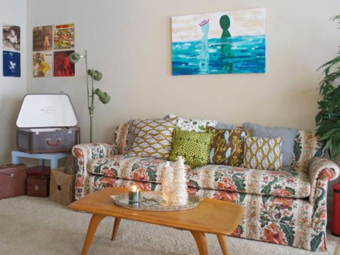 Tips for combining art deco and retro decor in a villa